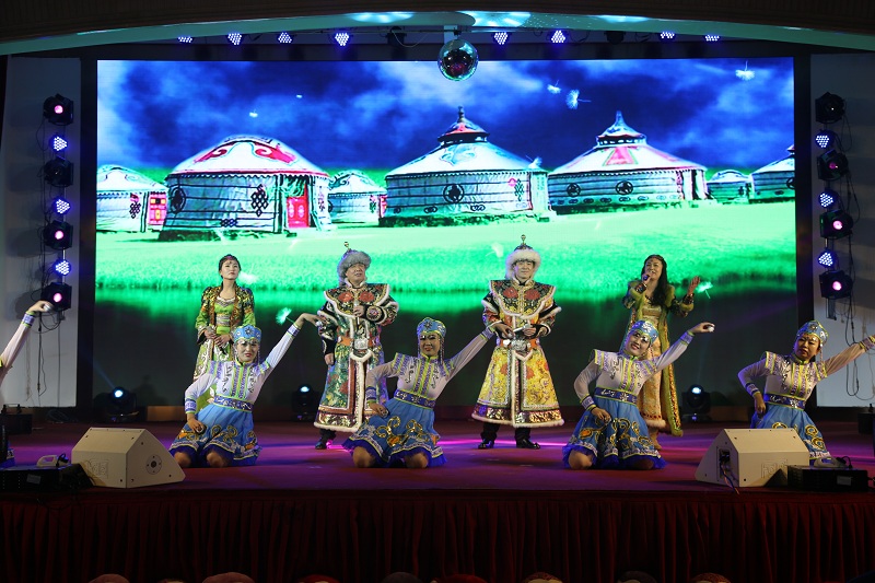 2016文艺汇演集团机关表演董事长作品《接风洗尘》